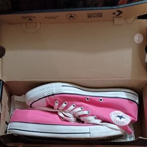 Converse Sneakers Women in Bright Pink